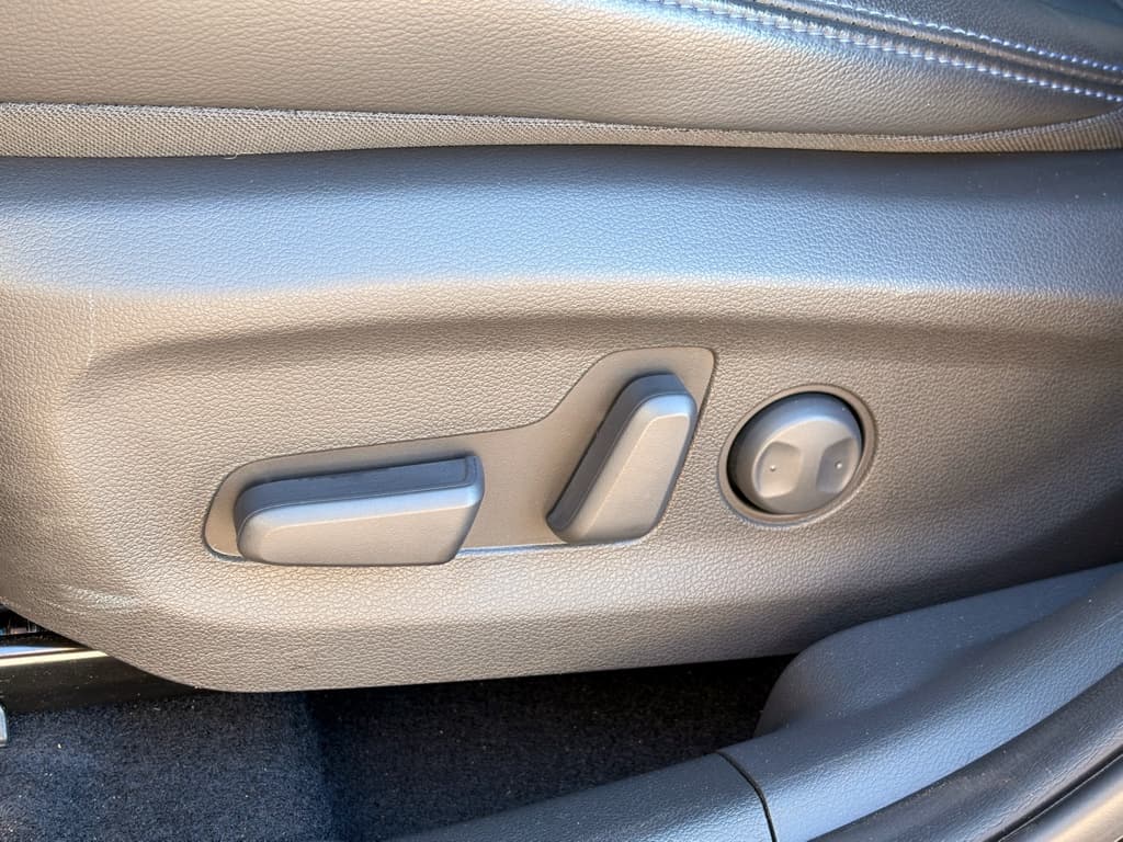 2023 Hyundai Kona EV view 6