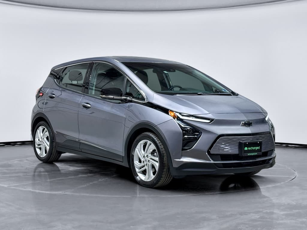 2023 Chevrolet Bolt EV view 4