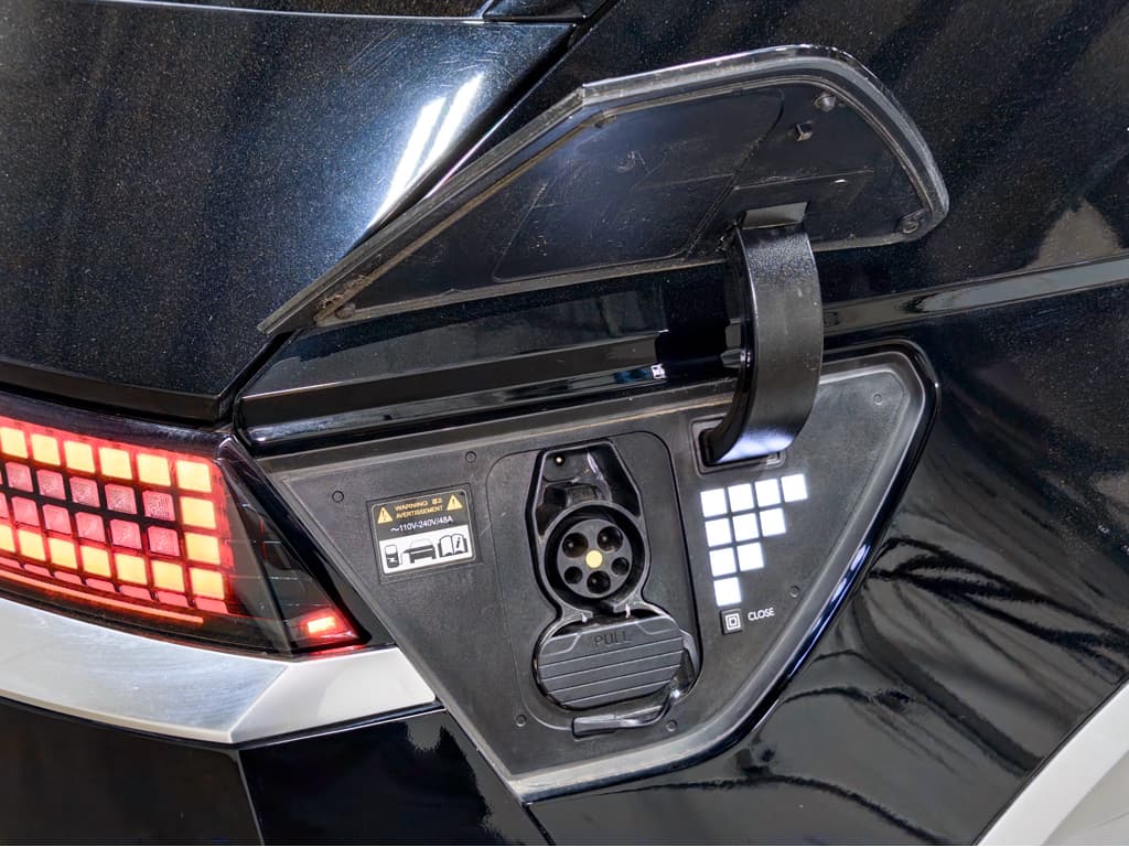 2023 Hyundai IONIQ 5 view 5