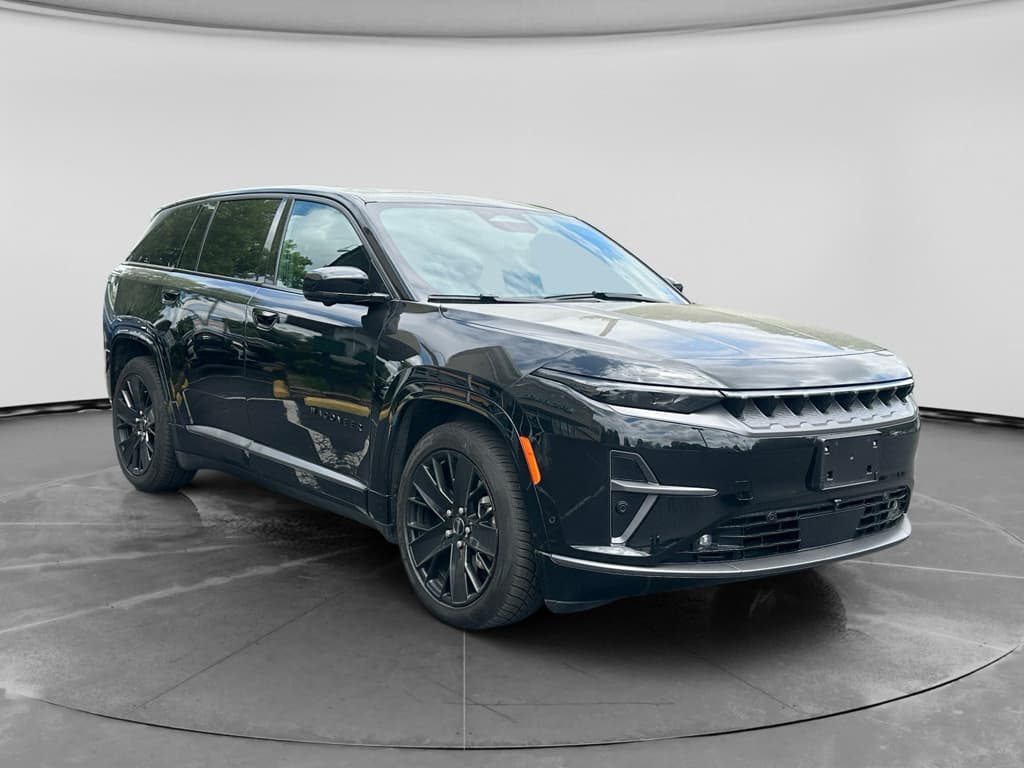 2024 Jeep Wagoneer S view 3
