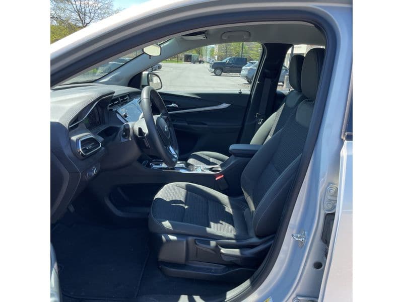 2023 Chevrolet Bolt EUV view 5