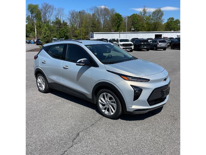 2023 Chevrolet Bolt EUV view 2