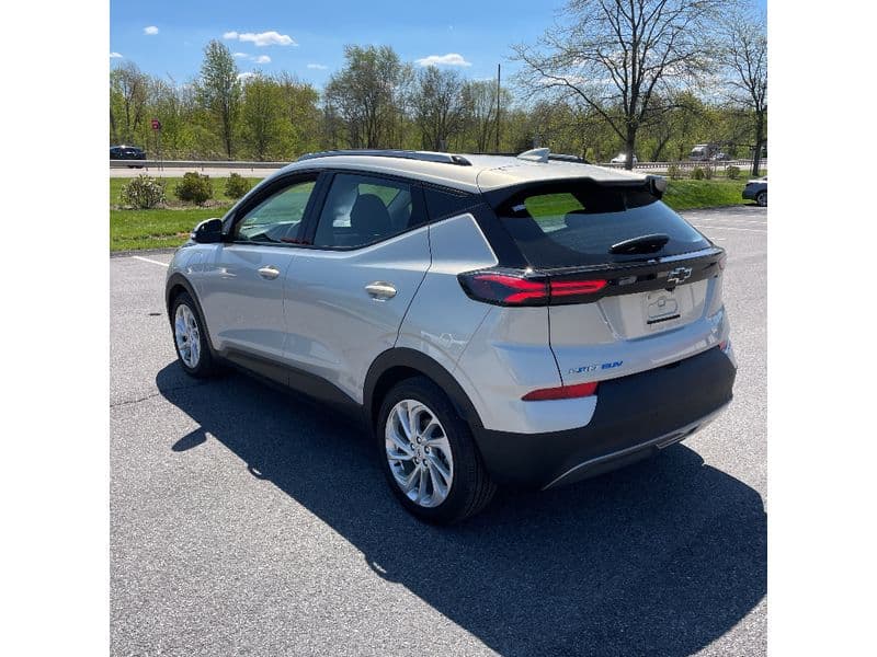 2023 Chevrolet Bolt EUV view 4