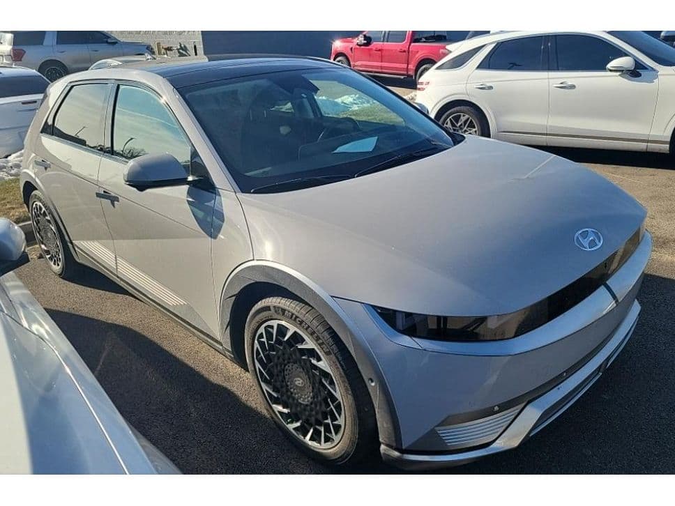 2023 Hyundai IONIQ 5 view 3