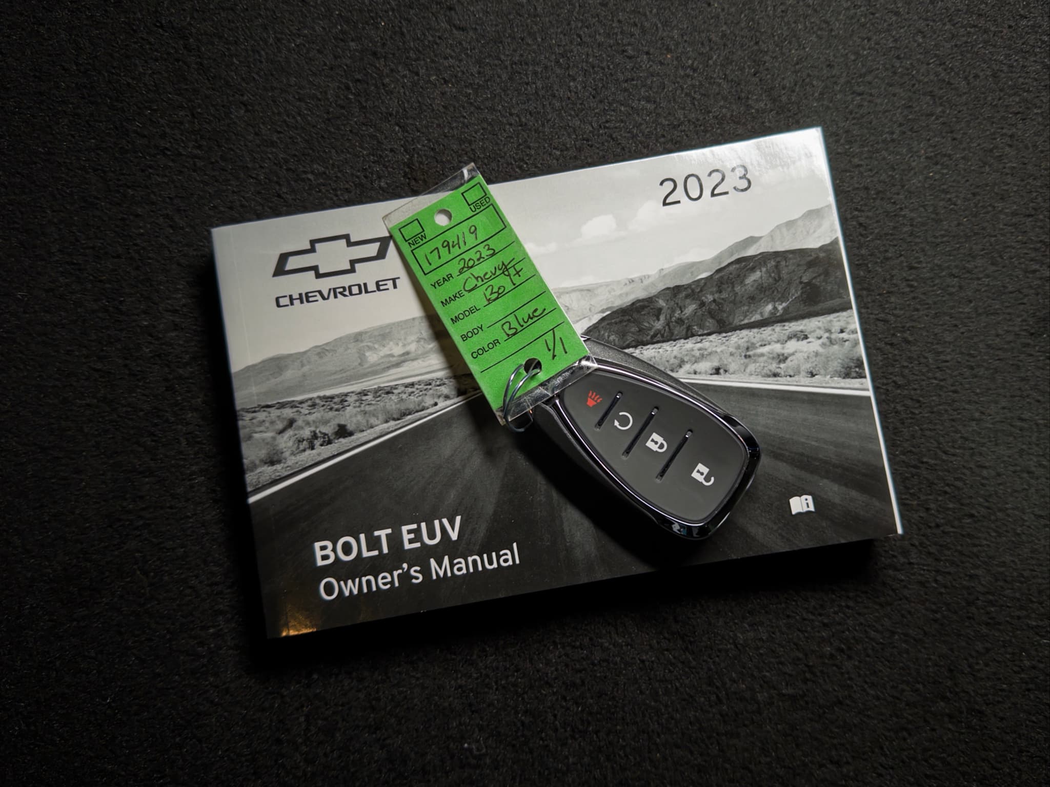 2023 Chevrolet Bolt EUV view 22