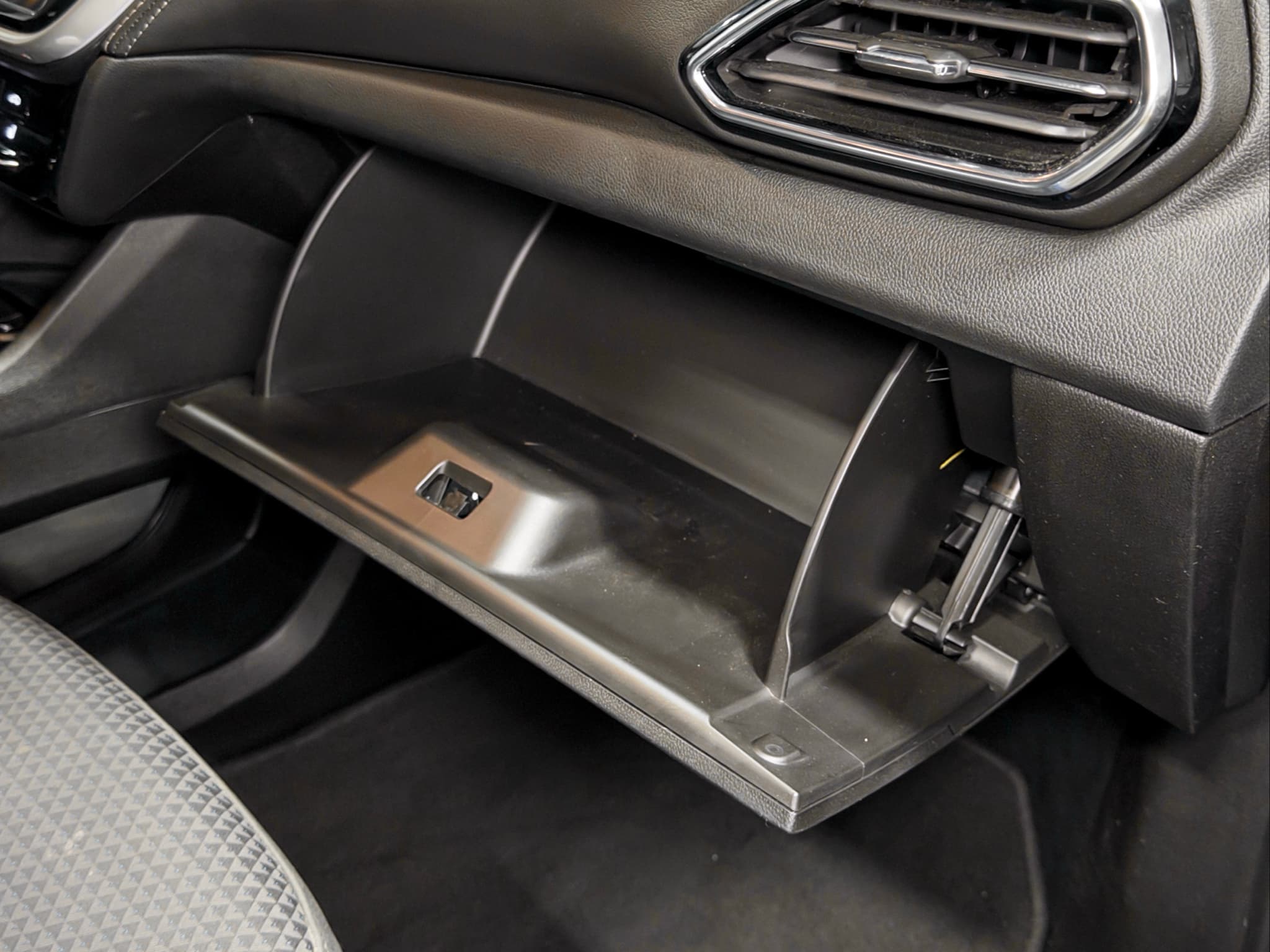 2023 Chevrolet Bolt EUV view 19
