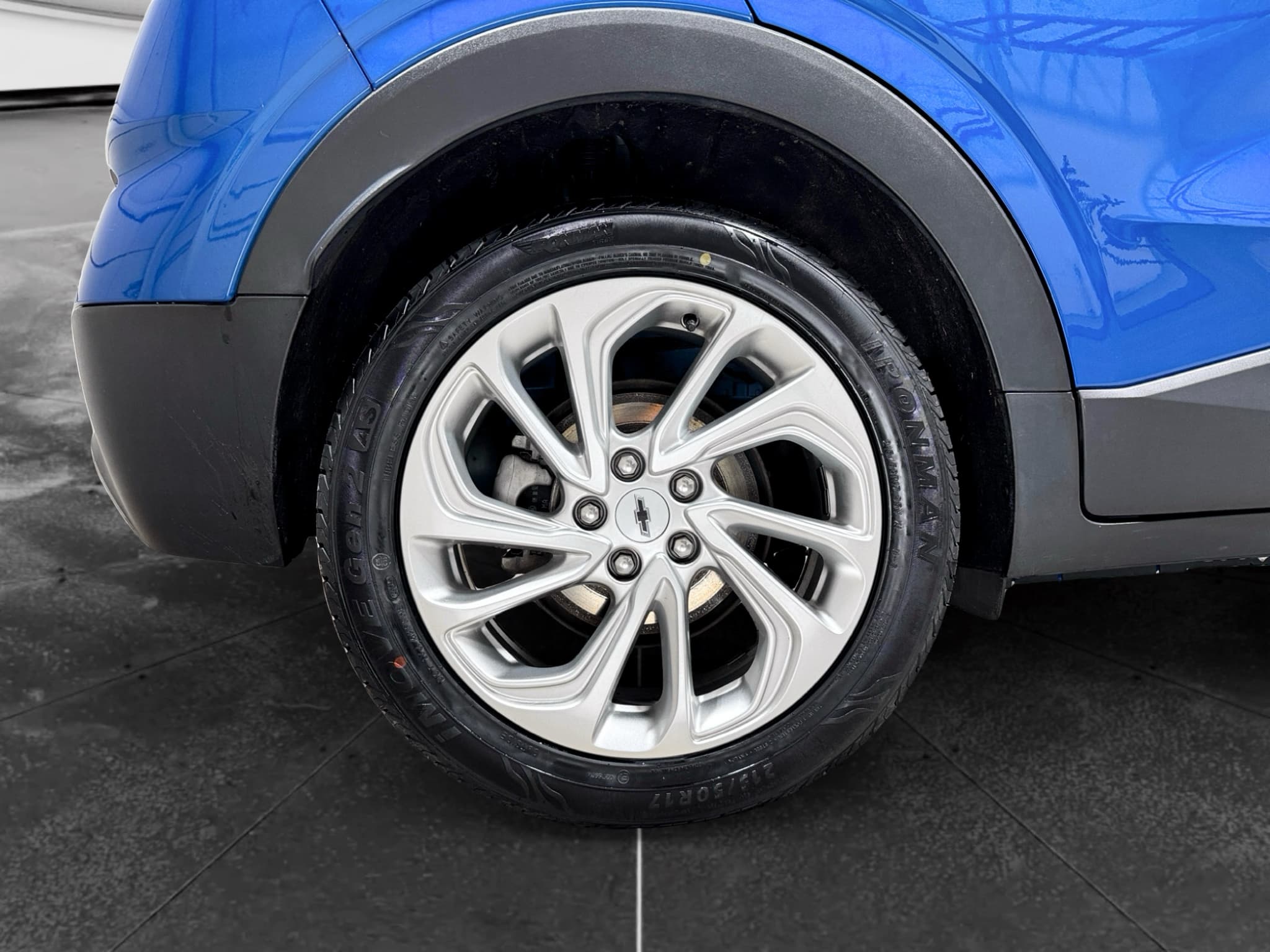 2023 Chevrolet Bolt EUV view 32