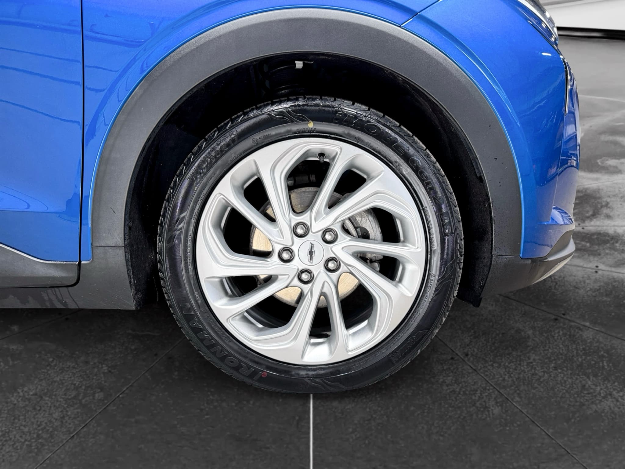 2023 Chevrolet Bolt EUV view 34