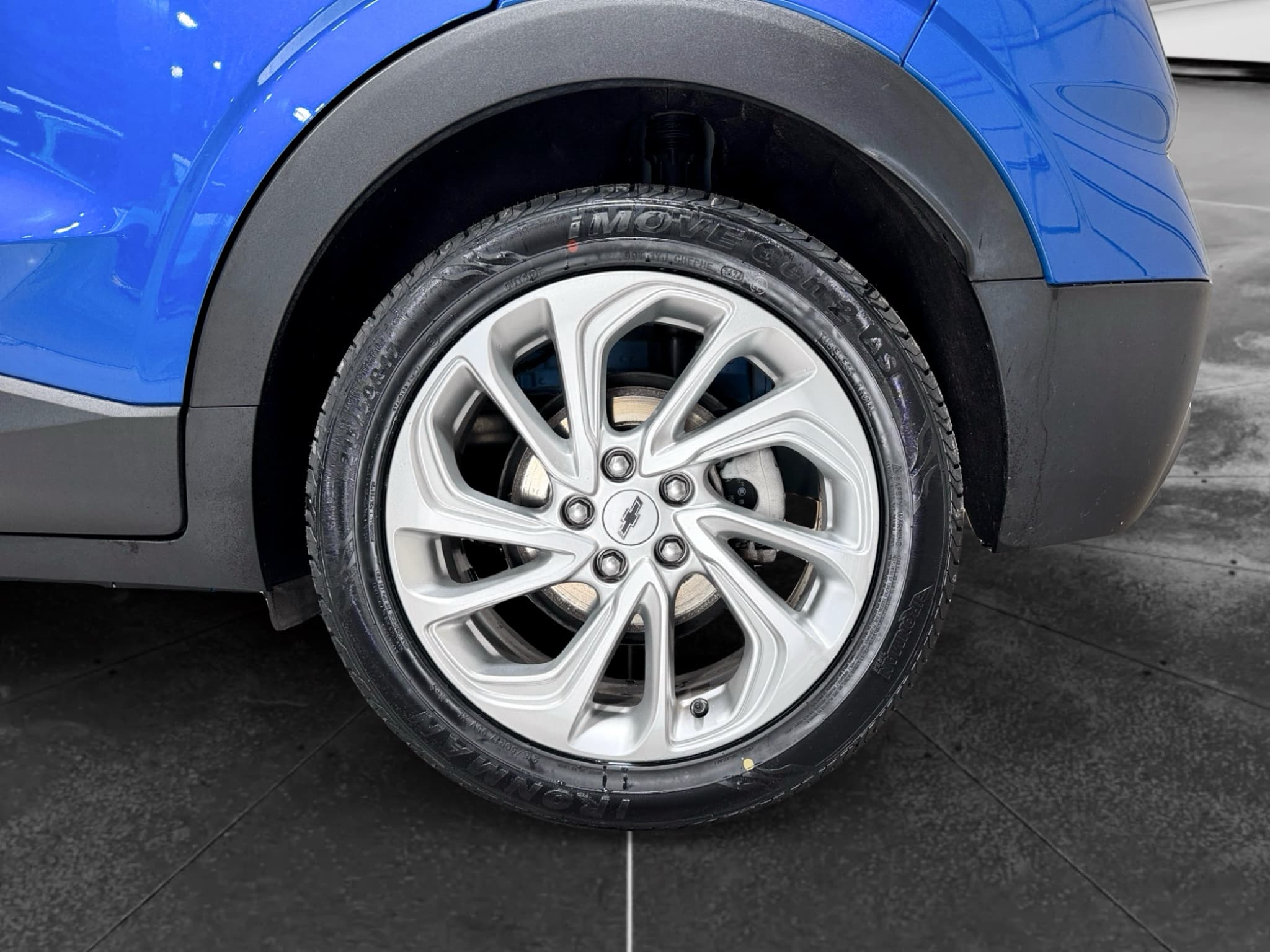 2023 Chevrolet Bolt EUV view 30
