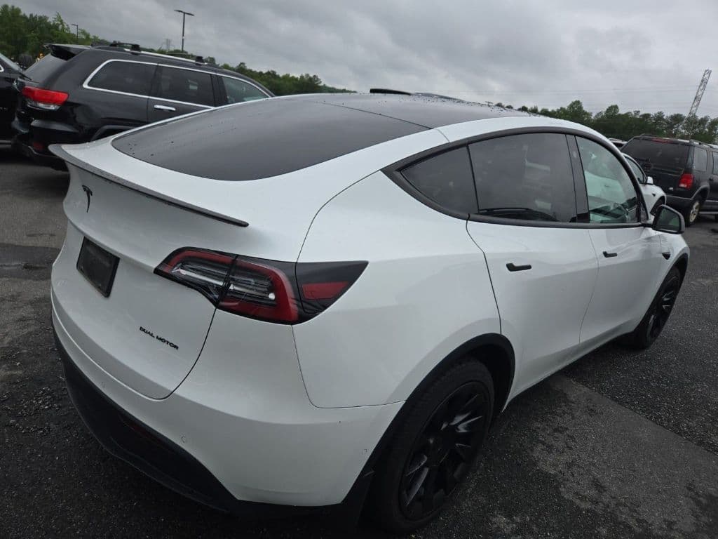 2021 Tesla Model Y view 4