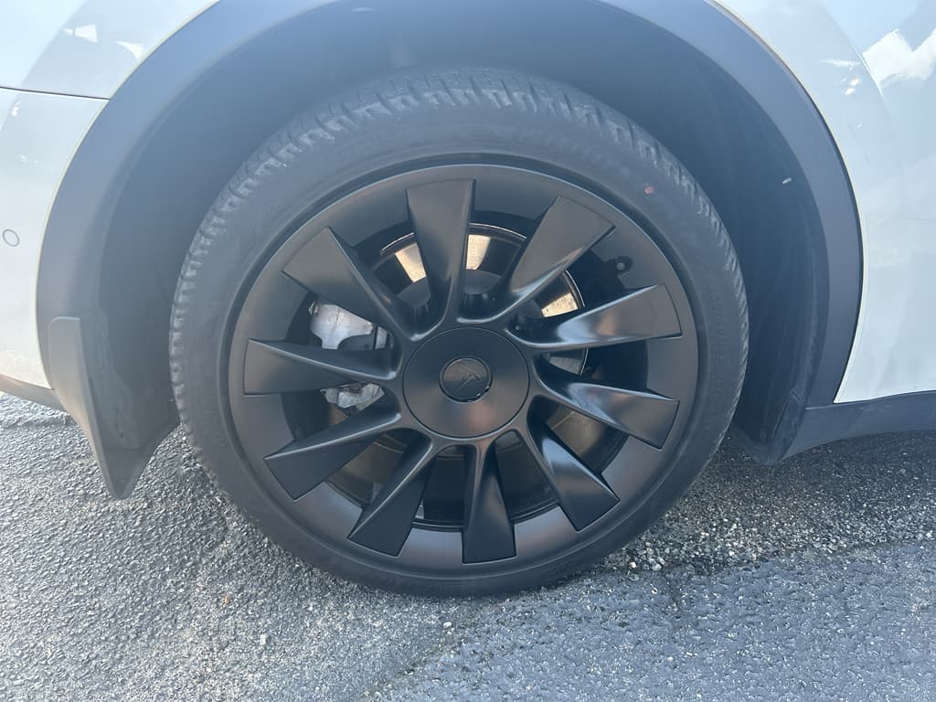 2021 Tesla Model Y view 27