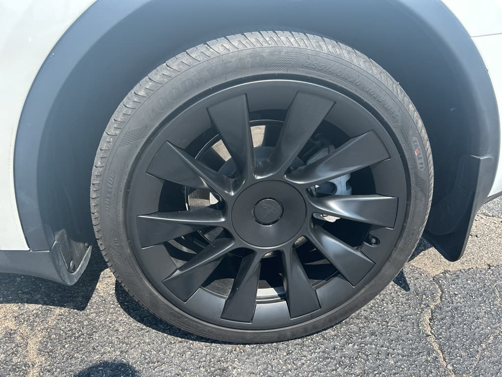 2021 Tesla Model Y view 25