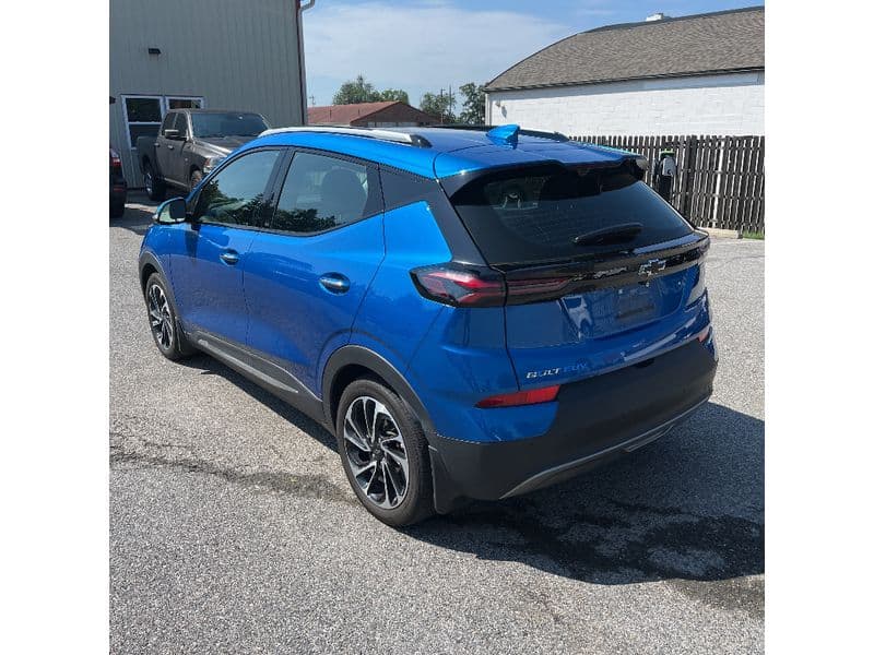 2023 Chevrolet Bolt EUV view 2