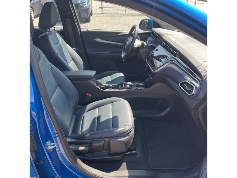 2023 Chevrolet Bolt EUV view 5