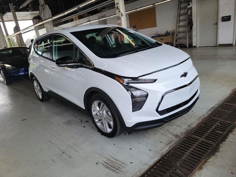 2023 Chevrolet Bolt EV view 4