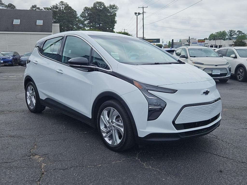 2023 Chevrolet Bolt EV view 4