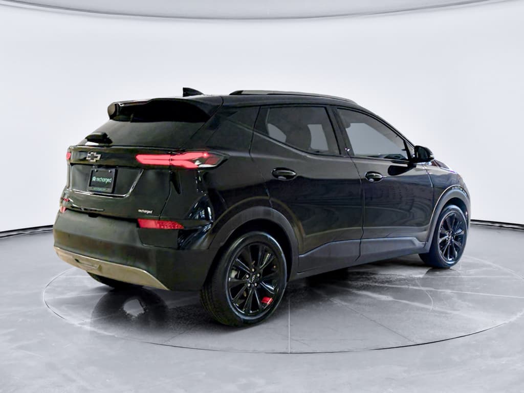 2023 Chevrolet Bolt EUV view 3