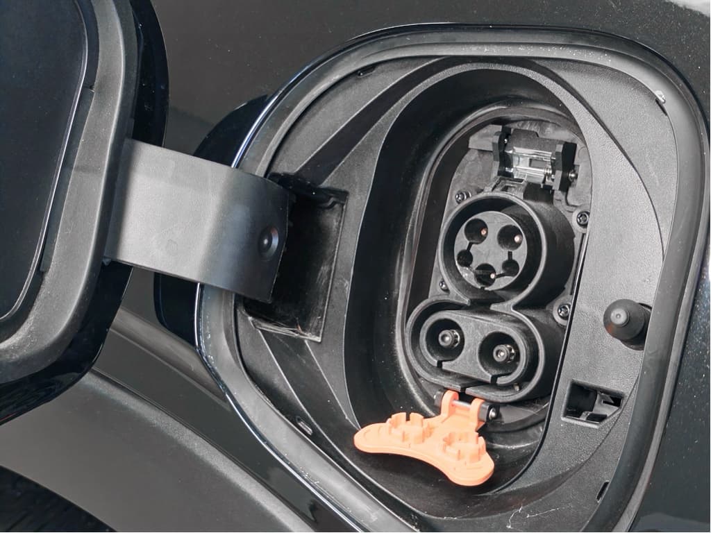 2023 Chevrolet Bolt EUV view 5