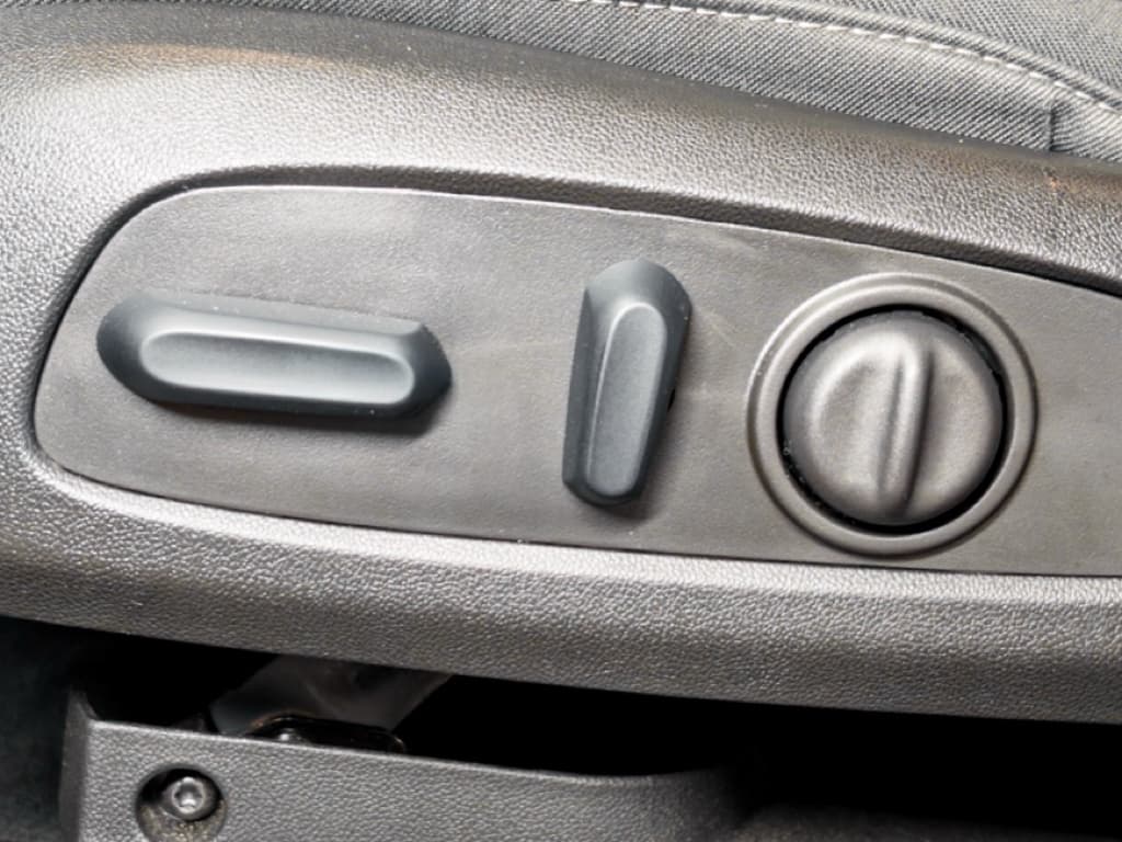 2023 Chevrolet Bolt EUV view 7