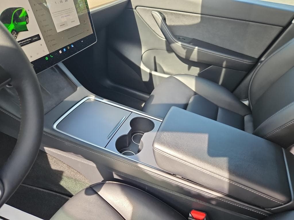 2021 Tesla Model Y view 13