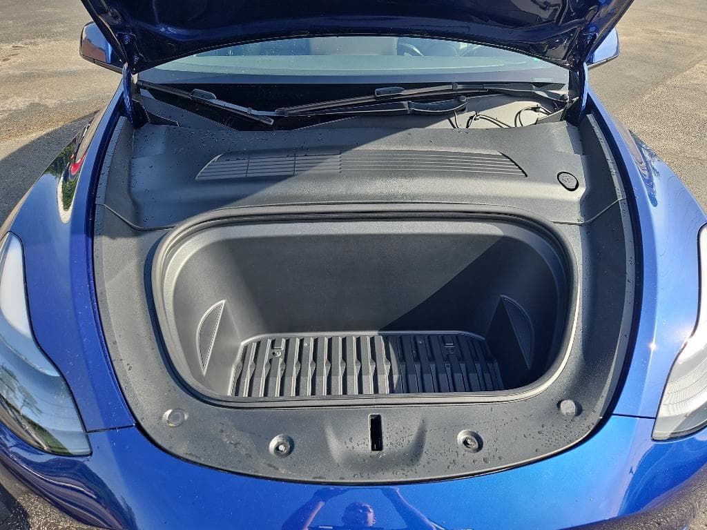 2021 Tesla Model Y view 19