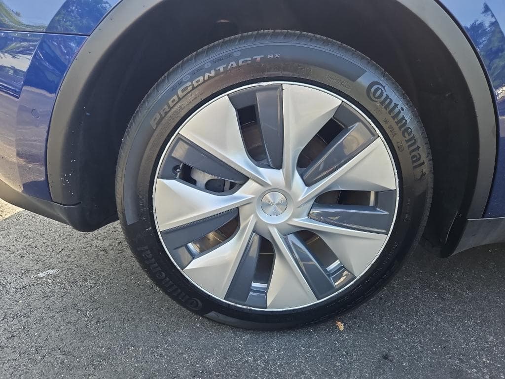 2021 Tesla Model Y view 26
