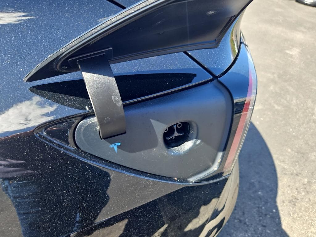 2018 Tesla Model 3 view 5