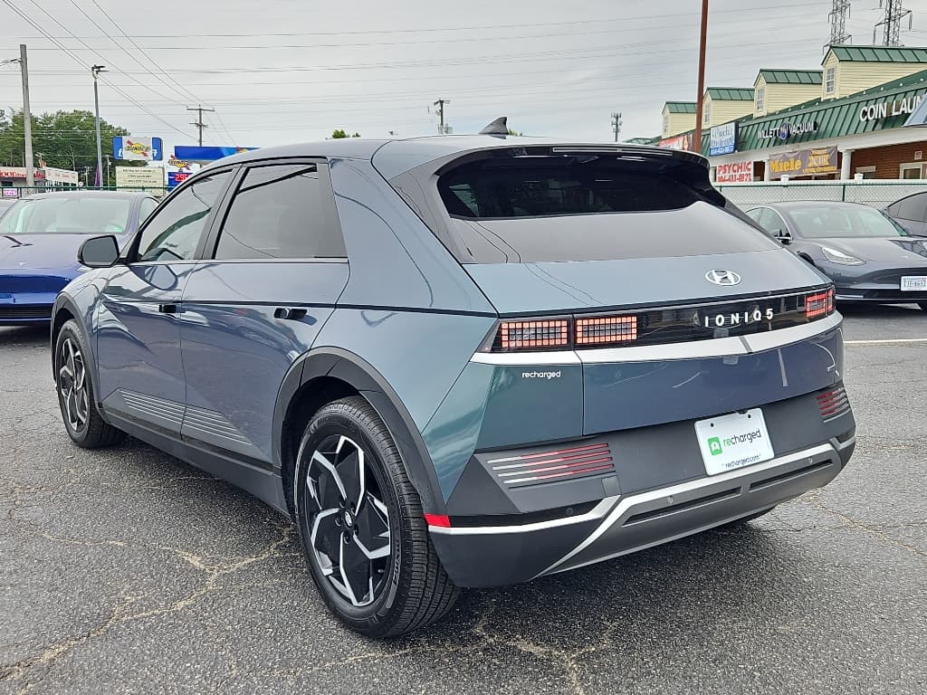 2023 Hyundai IONIQ 5 view 2