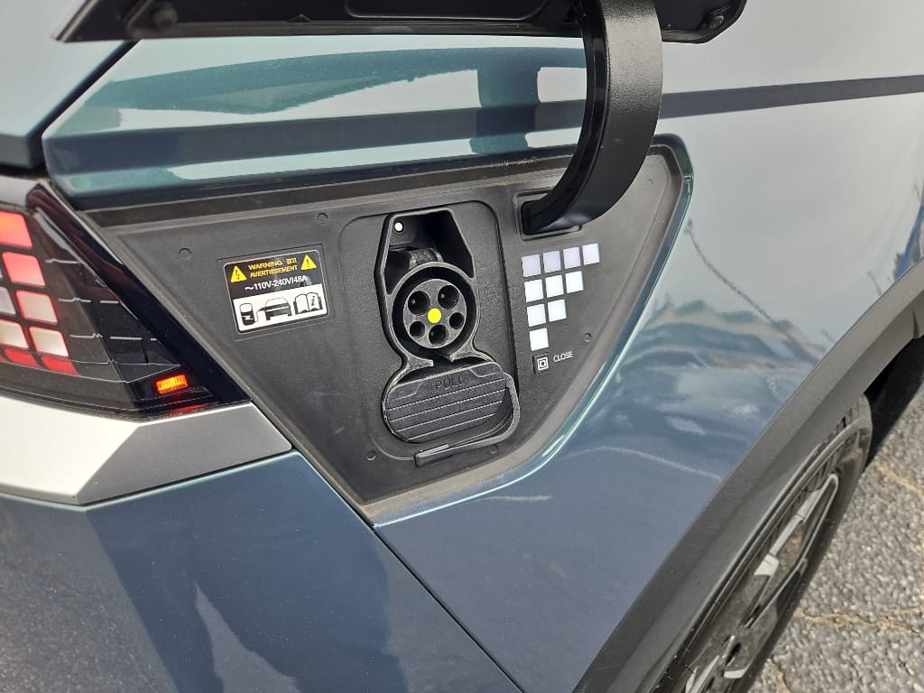 2023 Hyundai IONIQ 5 view 5