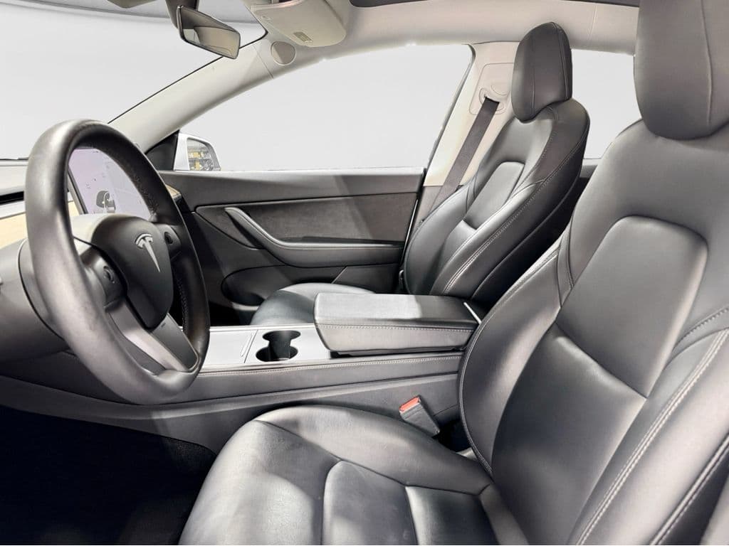 2021 Tesla Model Y view 16