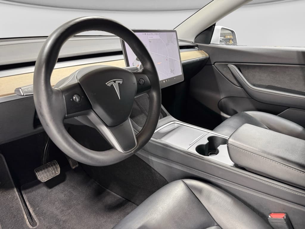 2021 Tesla Model Y view 17