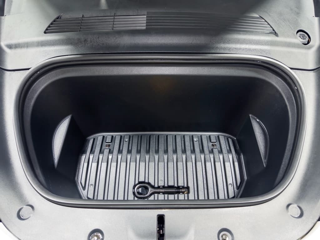 2021 Tesla Model Y view 25