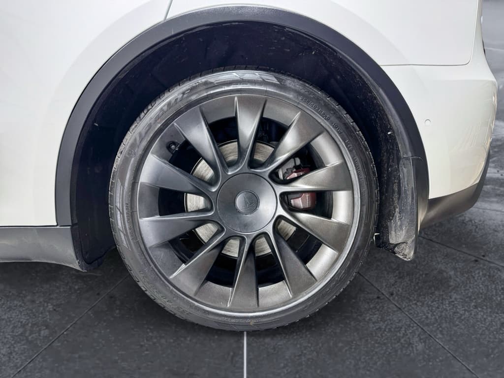 2021 Tesla Model Y view 32