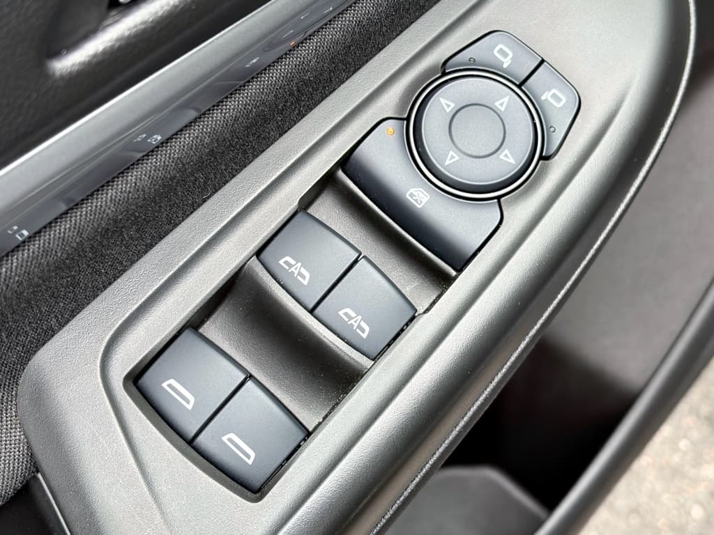 2023 Chevrolet Bolt EUV view 8