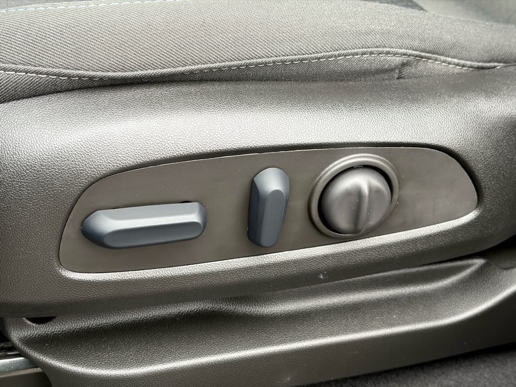 2023 Chevrolet Bolt EUV view 7