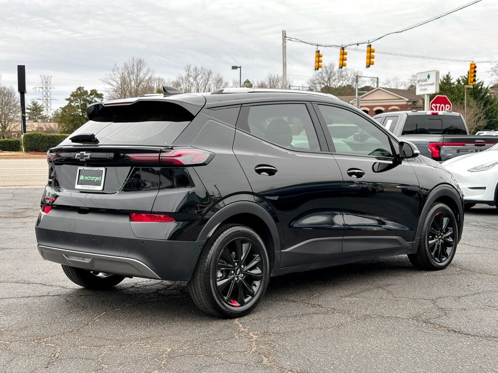 2023 Chevrolet Bolt EUV view 3