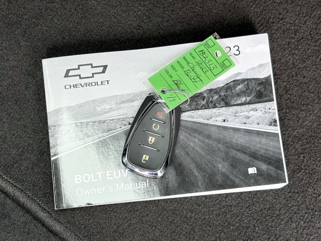 2023 Chevrolet Bolt EUV view 24