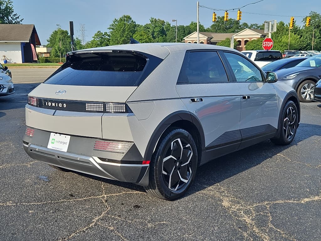 2023 Hyundai IONIQ 5 view 3