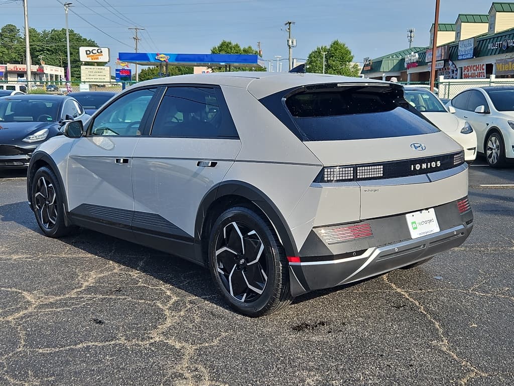 2023 Hyundai IONIQ 5 view 2