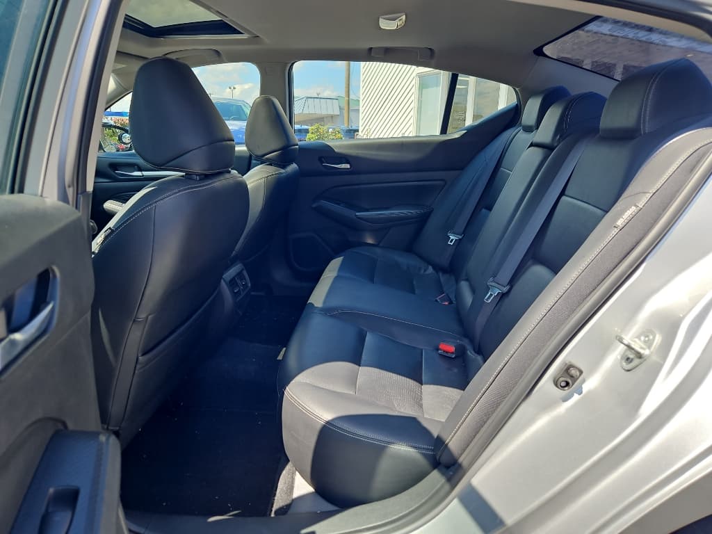 2019 Nissan Altima view 7