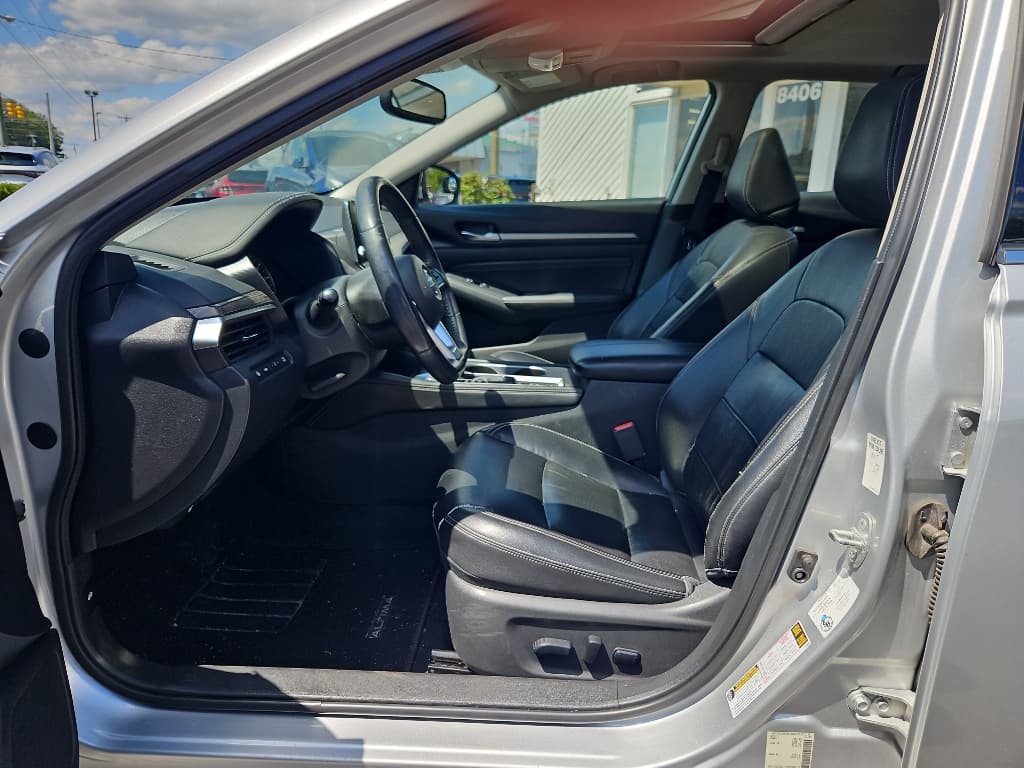 2019 Nissan Altima view 5