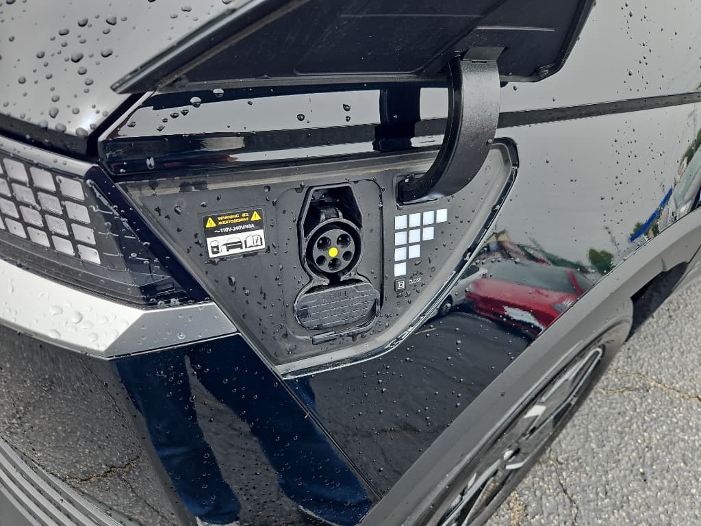 2023 Hyundai IONIQ 5 view 5