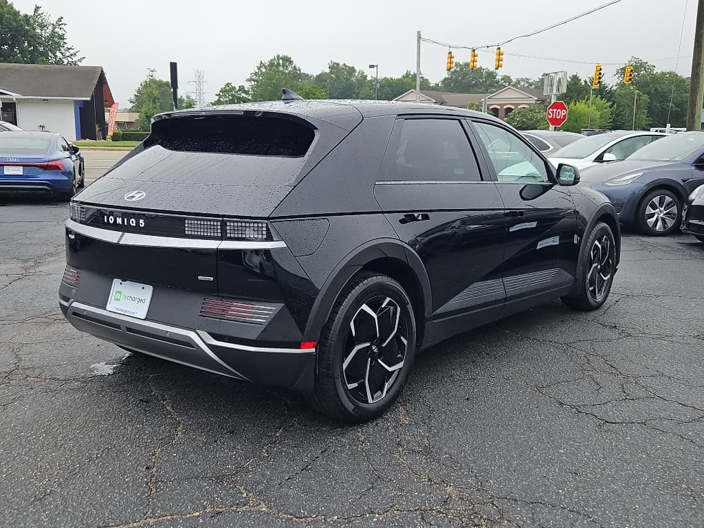 2023 Hyundai IONIQ 5 view 3