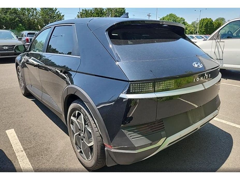2023 Hyundai IONIQ 5 view 2