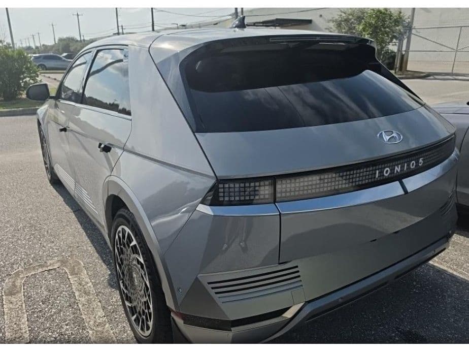 2023 Hyundai IONIQ 5 view 4