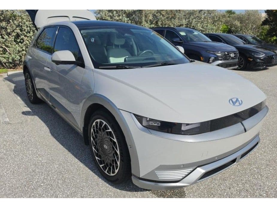 2023 Hyundai IONIQ 5 view 2
