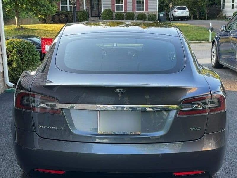 2017 Tesla Model S view 4