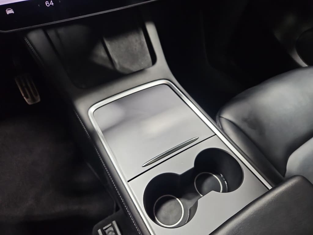 2021 Tesla Model Y view 17