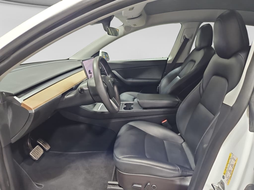 2021 Tesla Model Y view 15