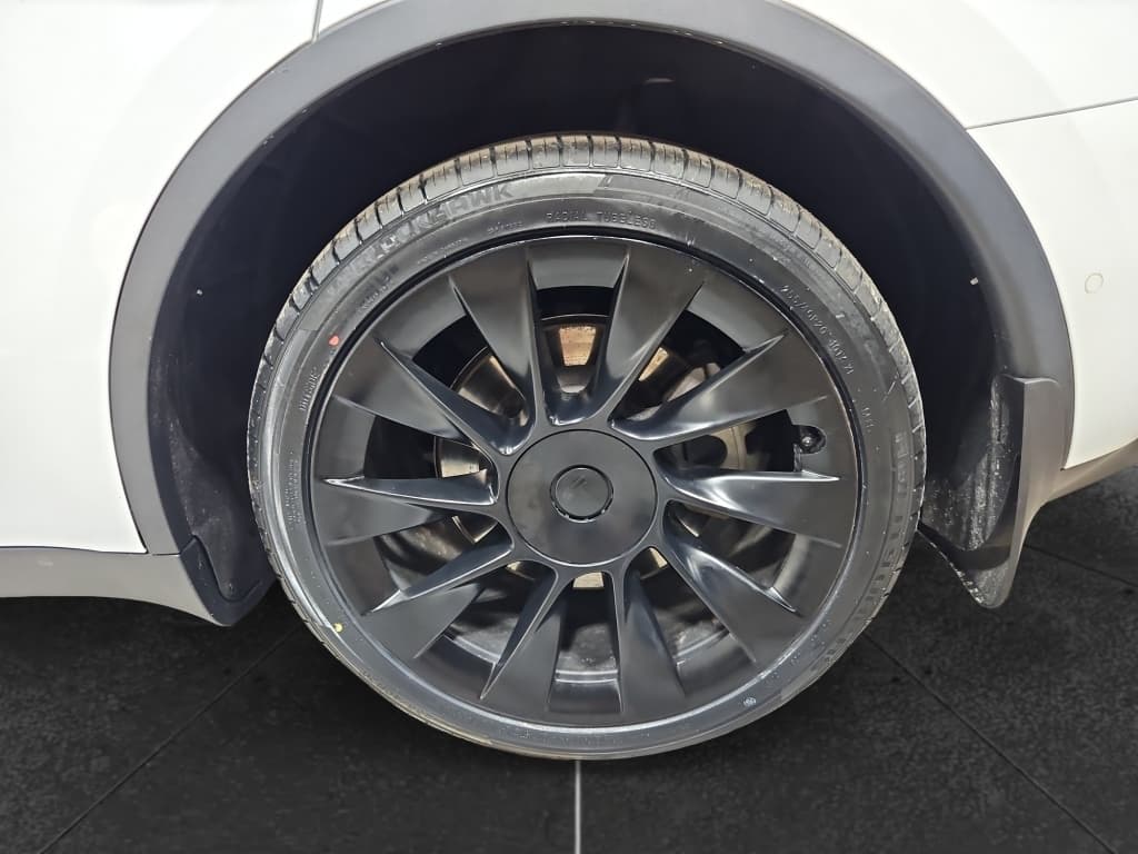 2021 Tesla Model Y view 30